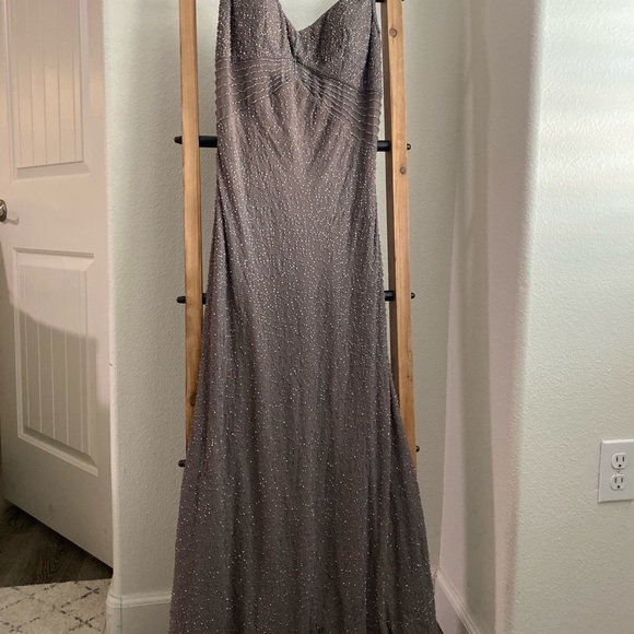 Grey detailed dress - Picture 3 of 9